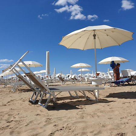 Hotel Kim Rimini Esterno foto