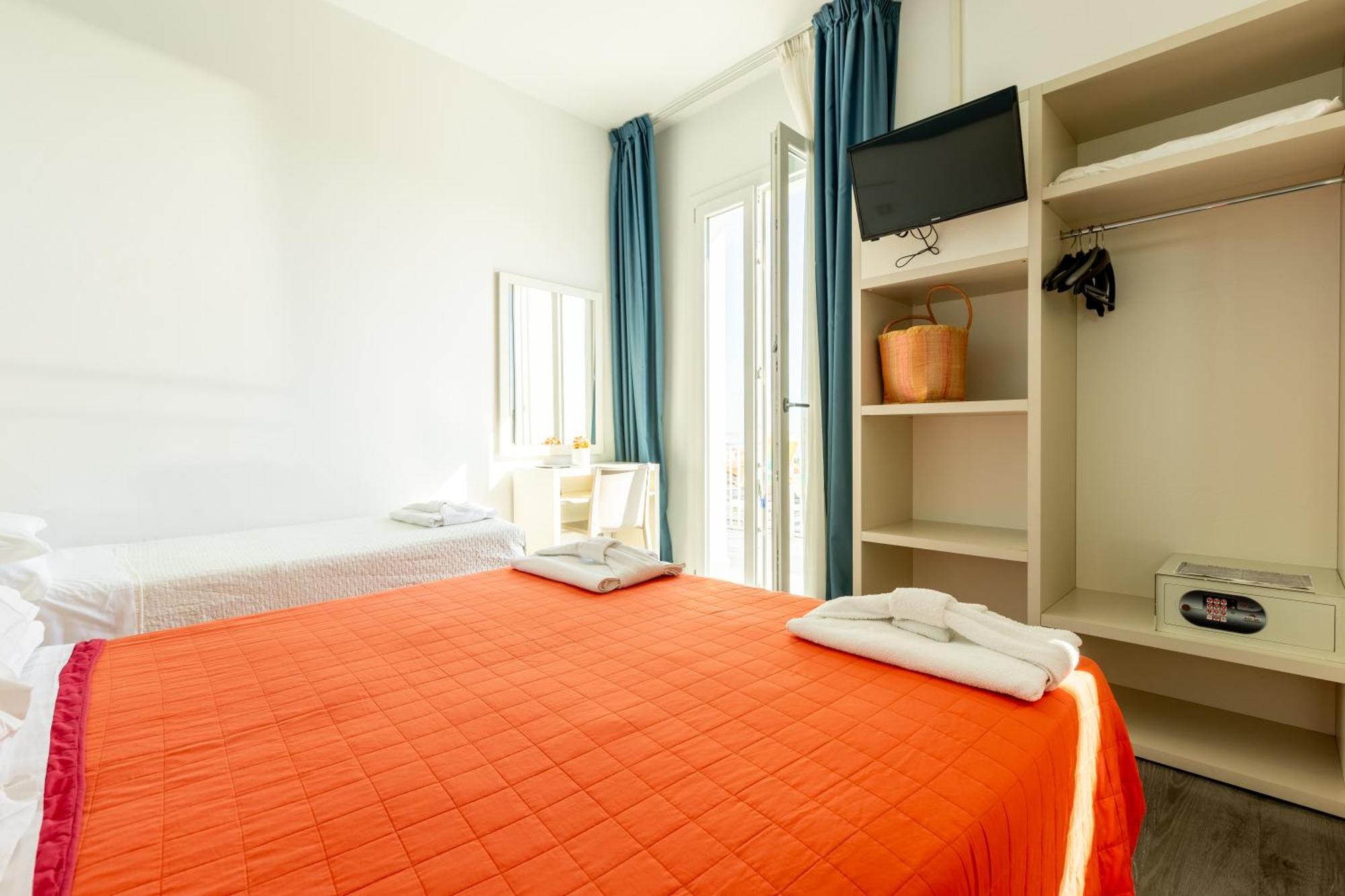 Hotel Kim Rimini Esterno foto