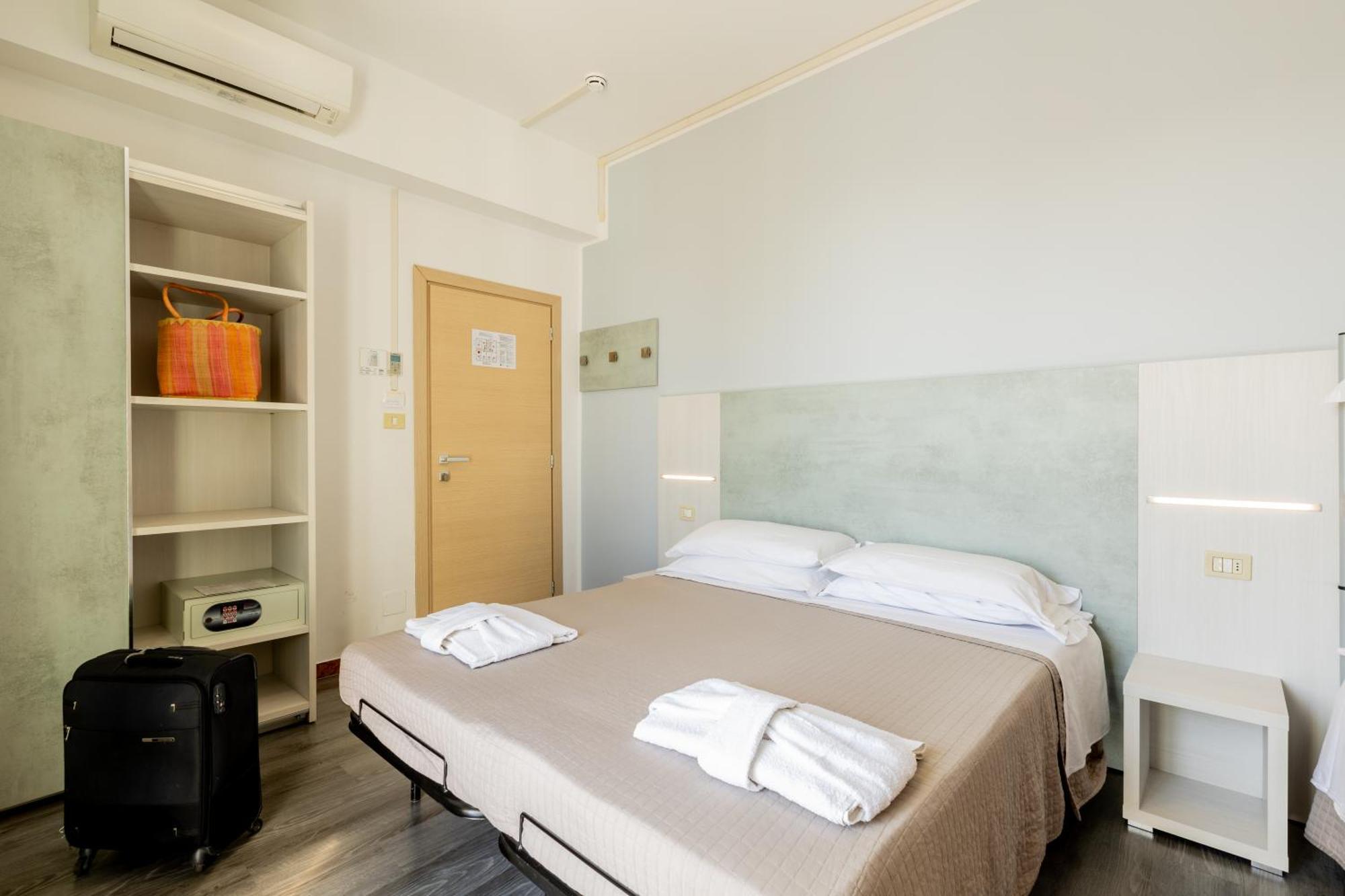 Hotel Kim Rimini Esterno foto
