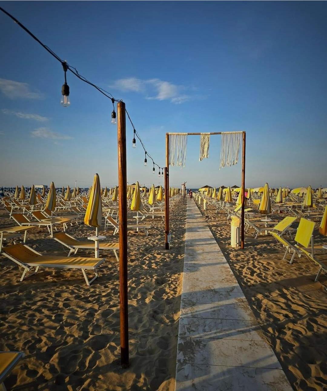Hotel Kim Rimini Esterno foto